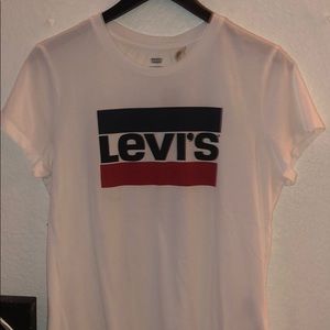 White Levi’s T-shirt. Never worn with tags